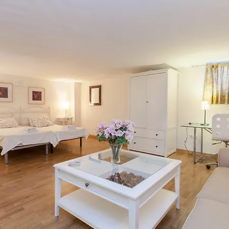 Castilla Apartment *